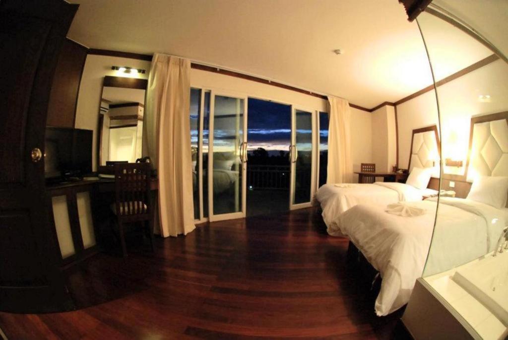 River City Hotel Mukdahan Esterno foto