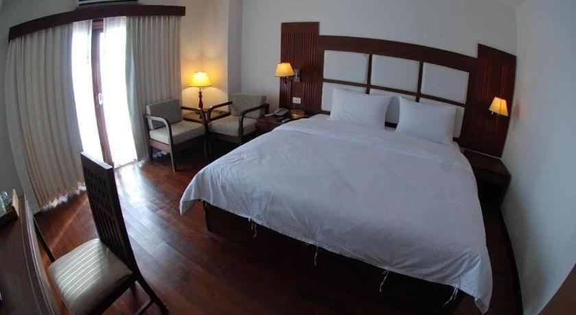 River City Hotel Mukdahan Esterno foto
